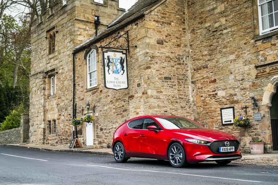 Mazda3 Skyactiv-G Sport Lux Hatchback 2019 года  (UK) (фото 8 из 91)